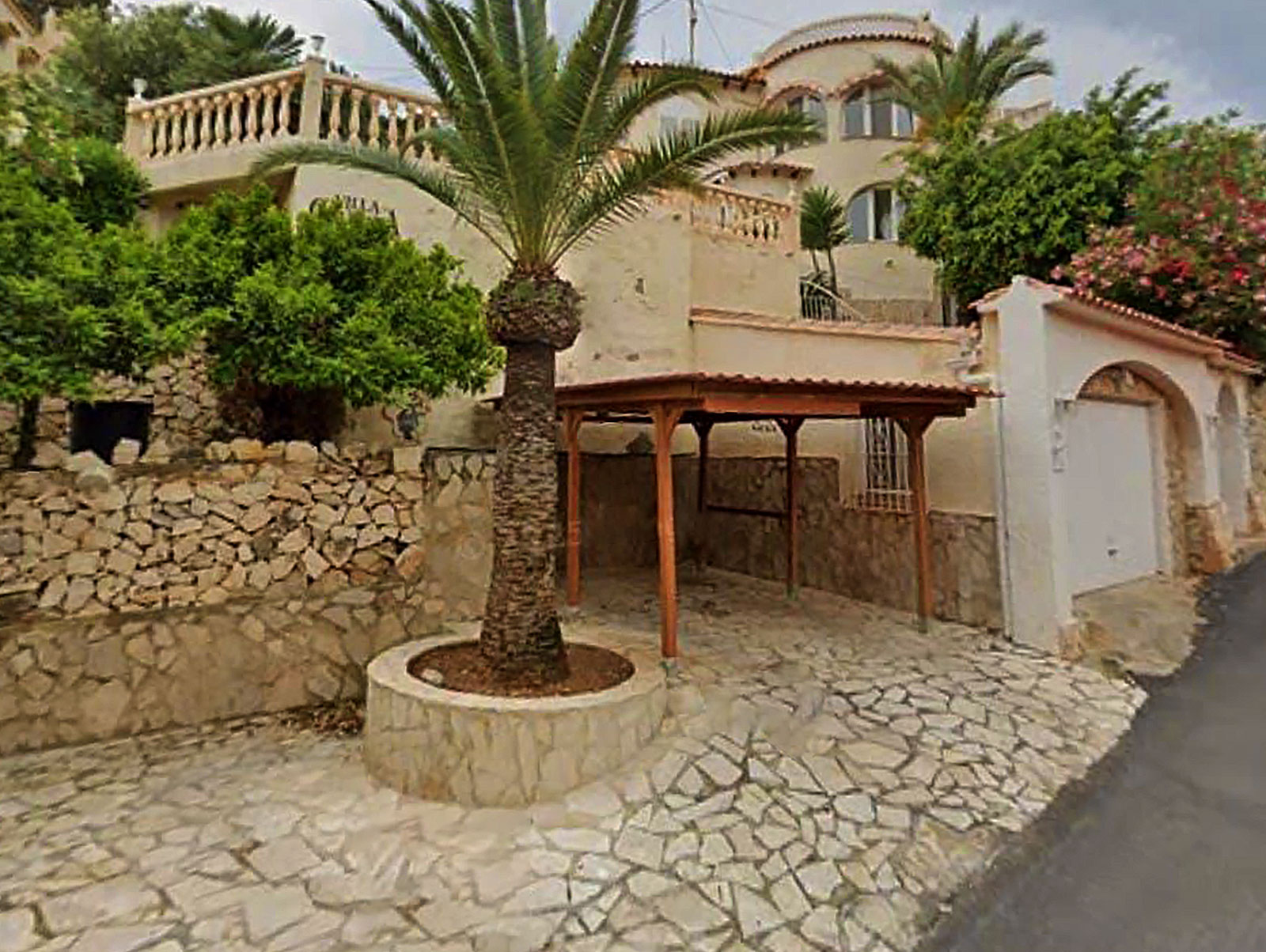 Te koop in Calpe: 2e lijn zee villa voor 995.000 euro!