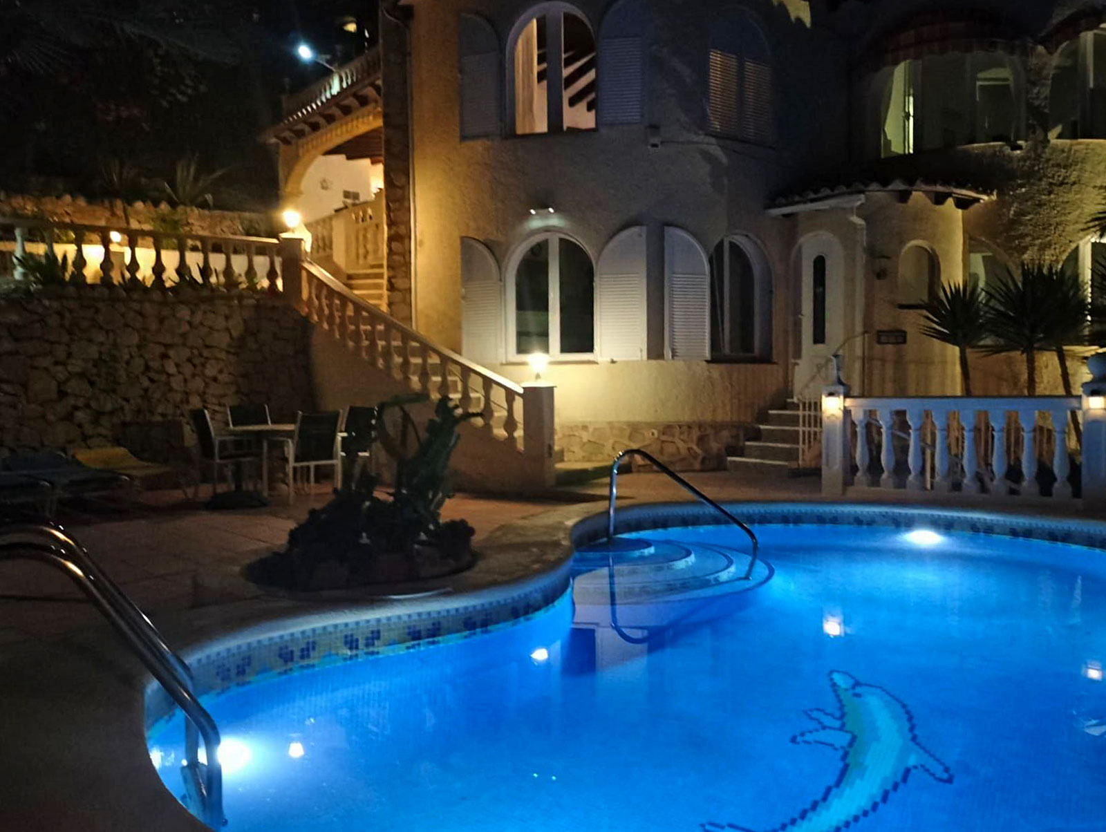 Te koop in Calpe: 2e lijn zee villa voor 995.000 euro!