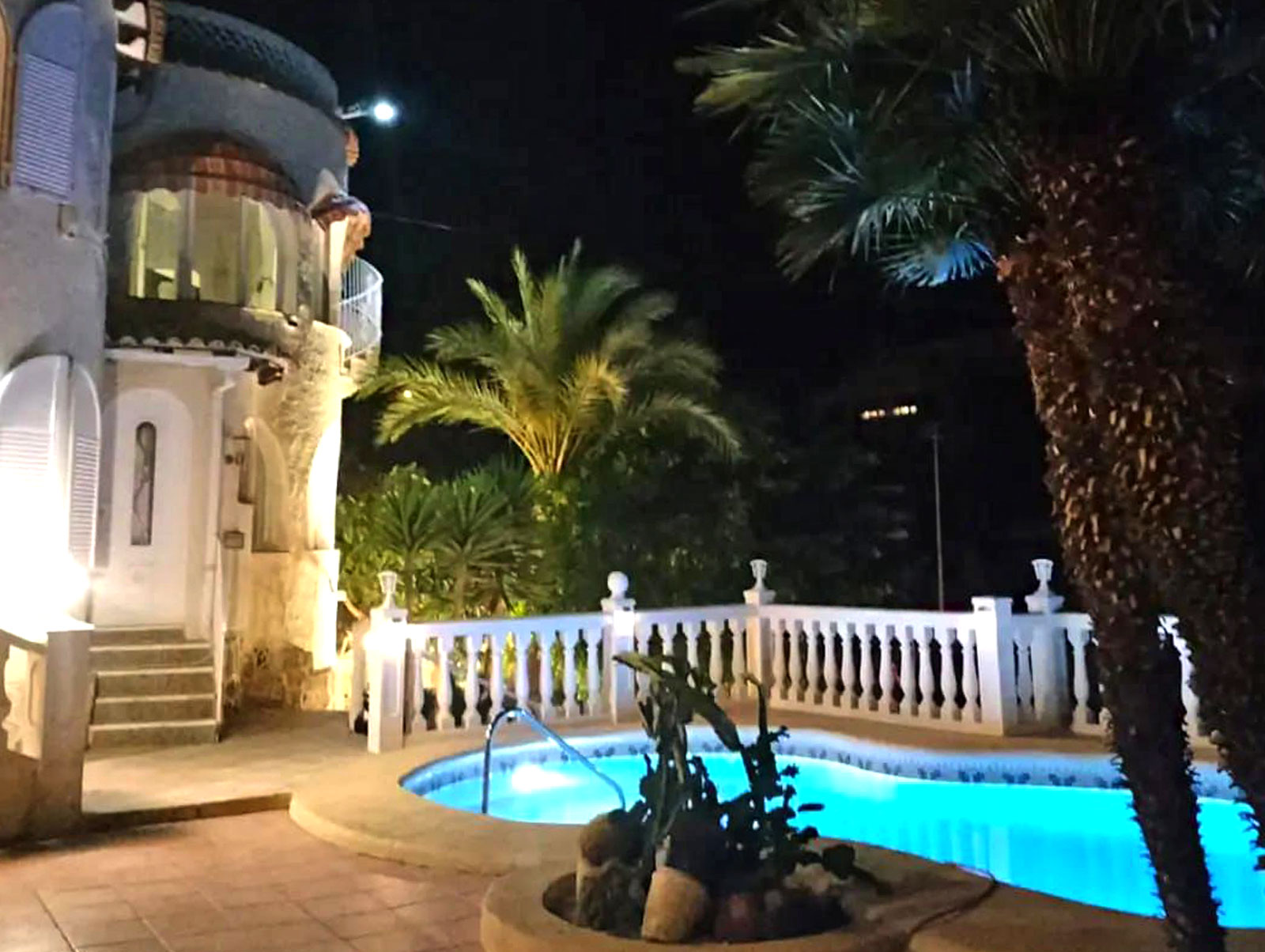 Te koop in Calpe: 2e lijn zee villa voor 995.000 euro!