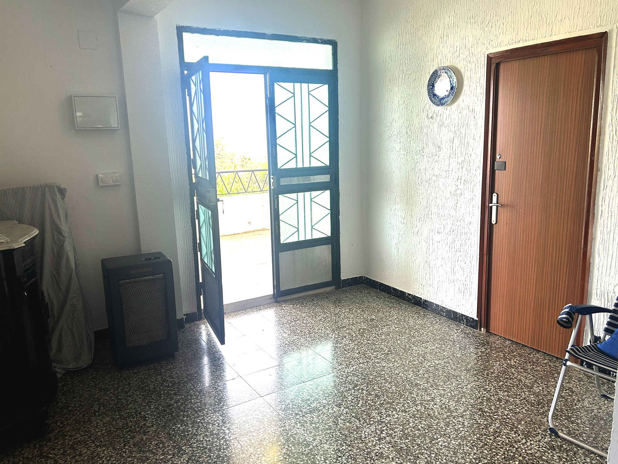 Enguera villa met dubbele wooneenheid, groot zwembad en veel sinaasappels voor 360.000 euro