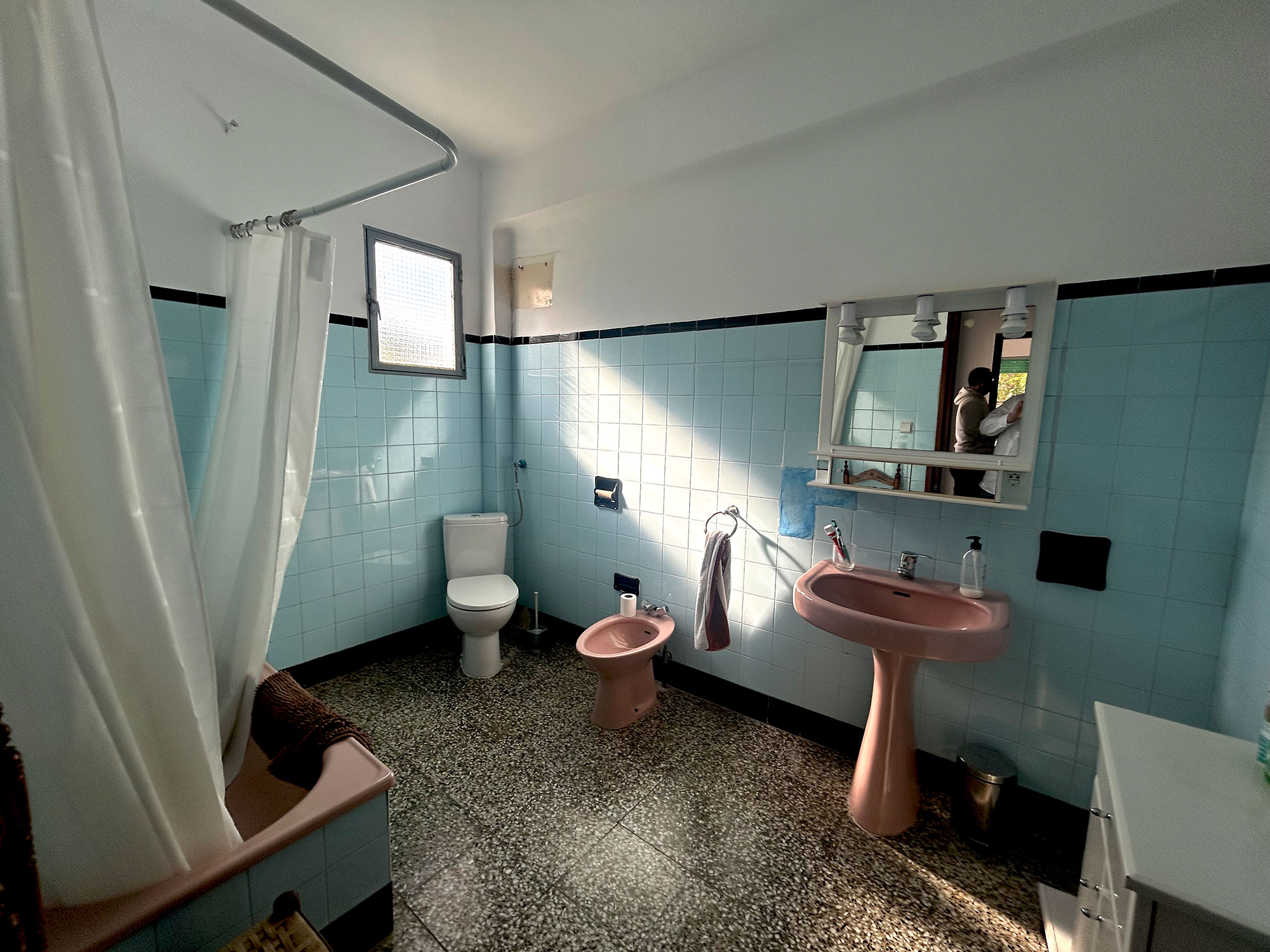 Enguera villa met dubbele wooneenheid, groot zwembad en veel sinaasappels voor 360.000 euro