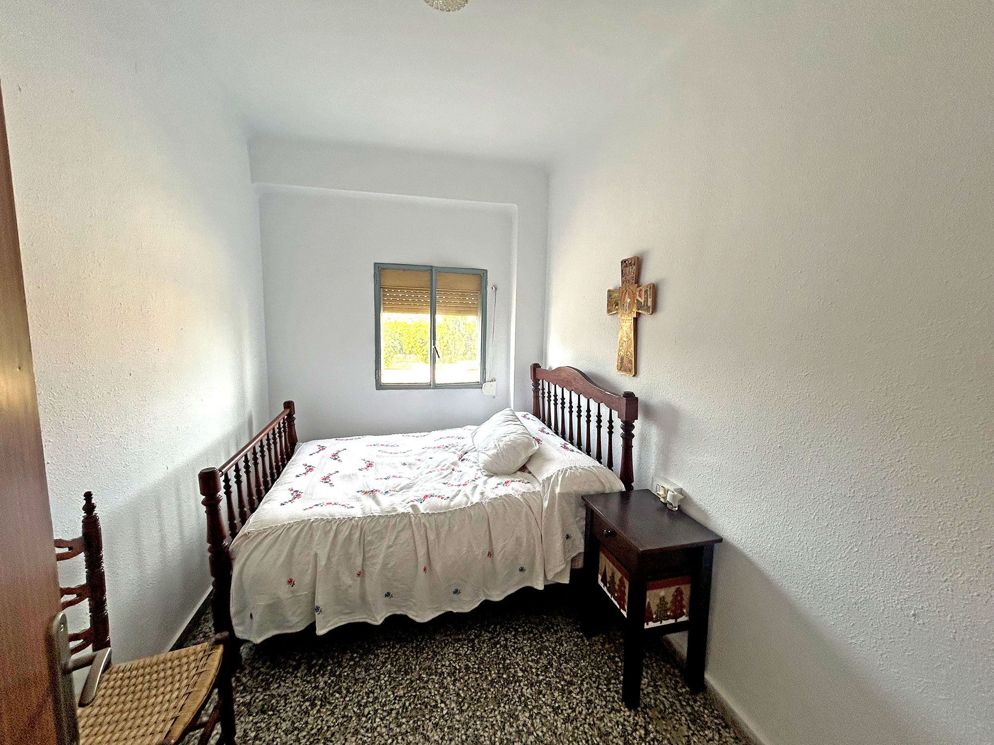 Enguera villa met dubbele wooneenheid, groot zwembad en veel sinaasappels voor 360.000 euro