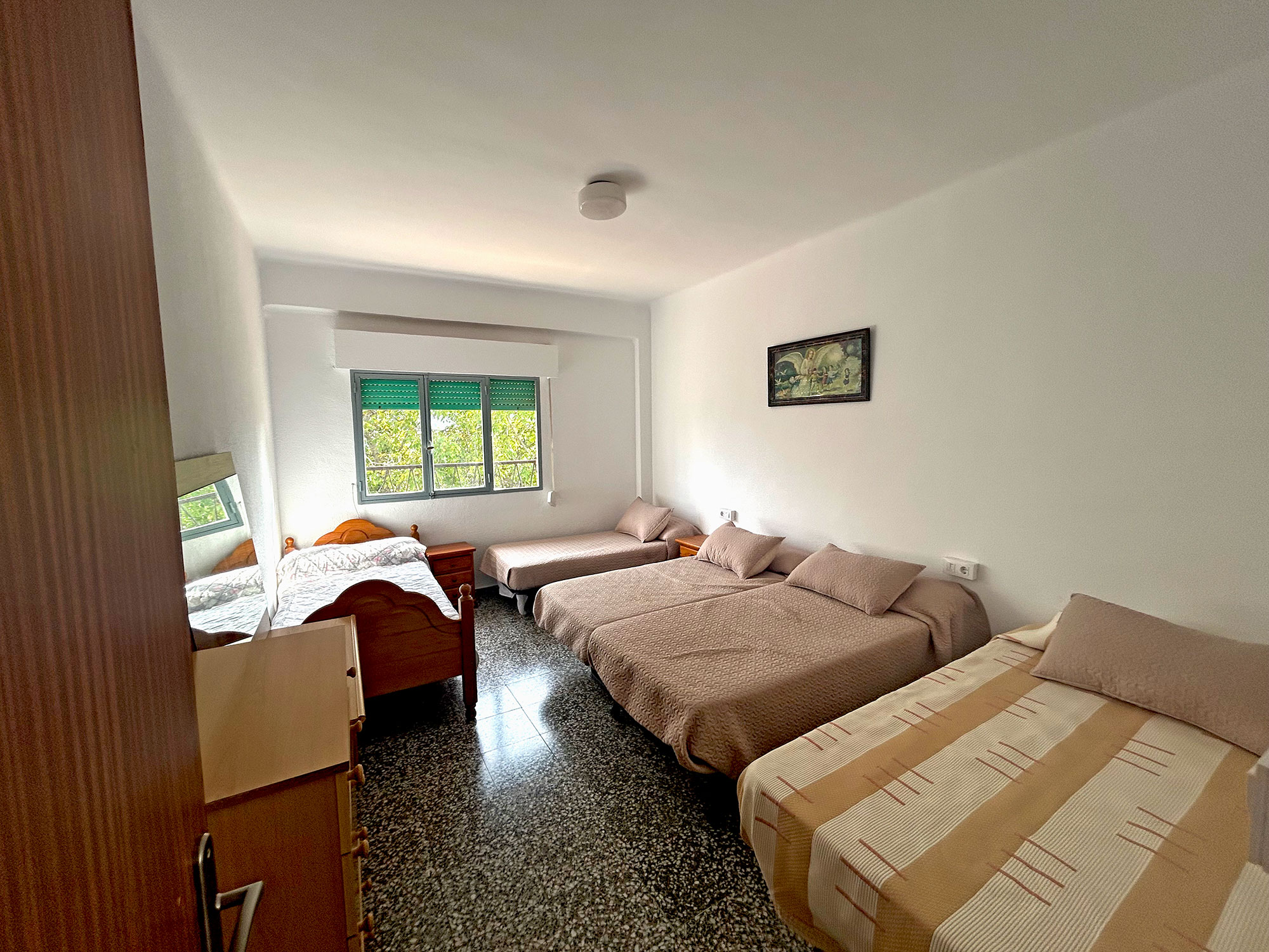 Enguera villa met dubbele wooneenheid, groot zwembad en veel sinaasappels voor 360.000 euro