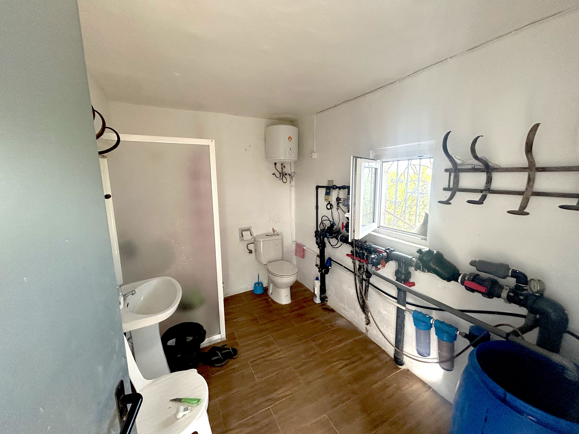 Enguera villa met dubbele wooneenheid, groot zwembad en veel sinaasappels voor 360.000 euro