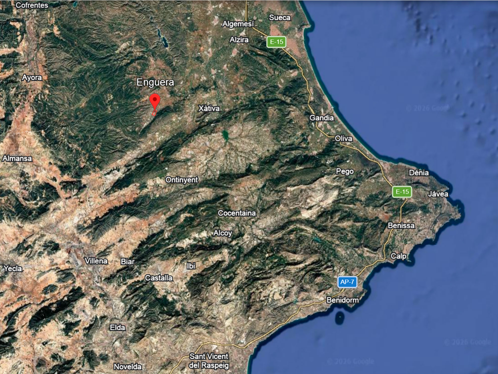 Enguera villa met dubbele wooneenheid, groot zwembad en veel sinaasappels voor 360.000 euro