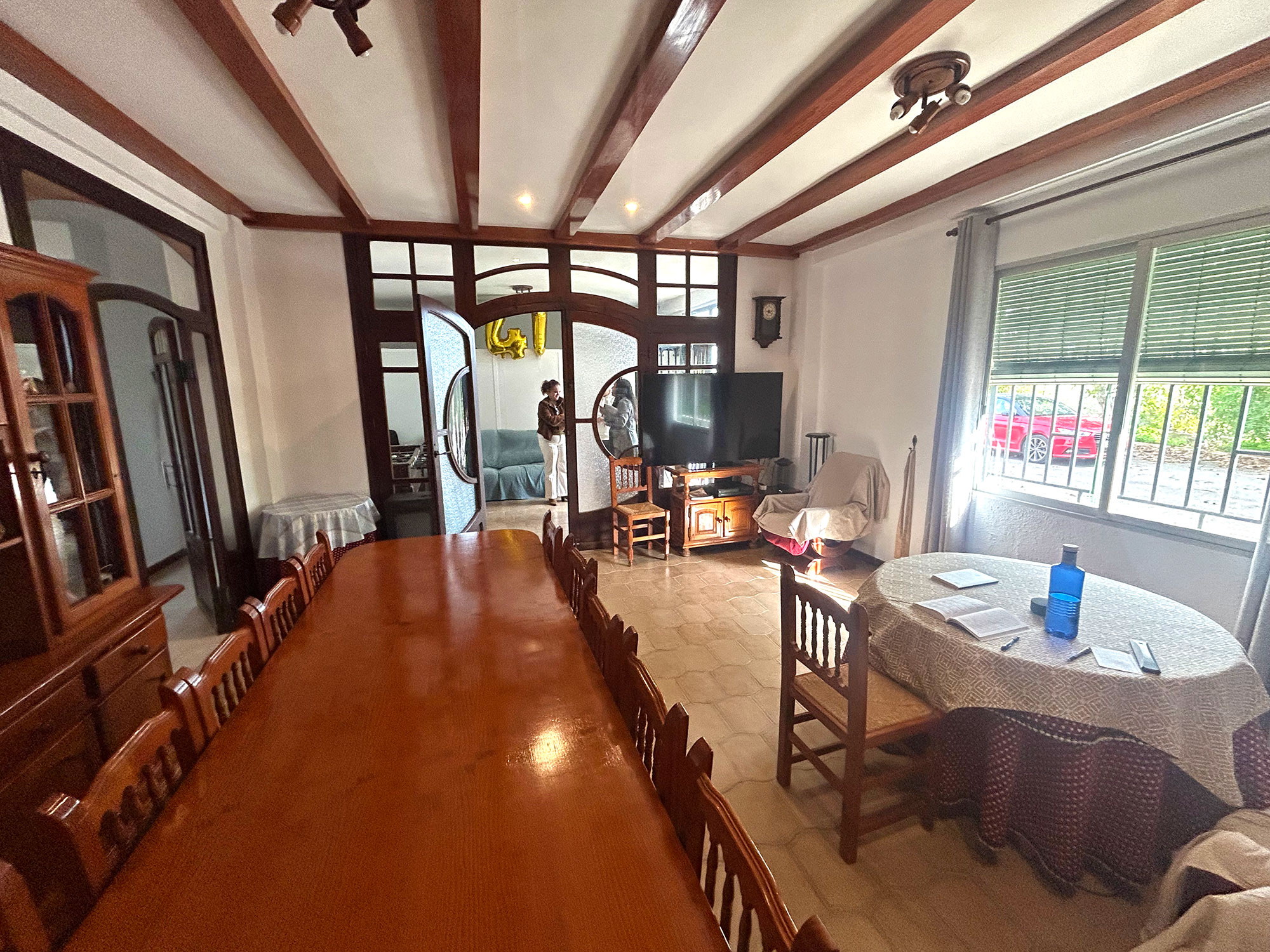 Enguera villa met dubbele wooneenheid, groot zwembad en veel sinaasappels voor 360.000 euro