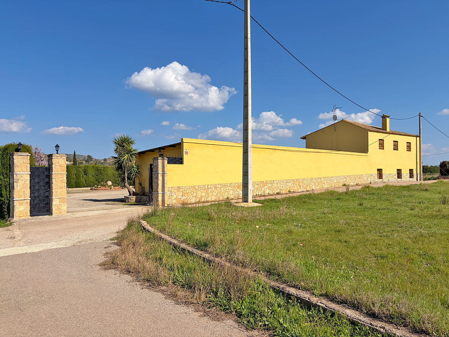 Villa met zwembad en zes slaapkamers in Chella voor €360.000