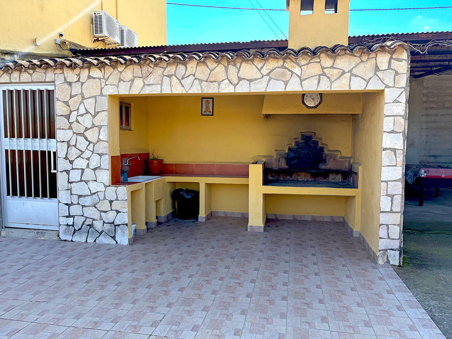 Villa met zwembad en zes slaapkamers in Chella voor €360.000