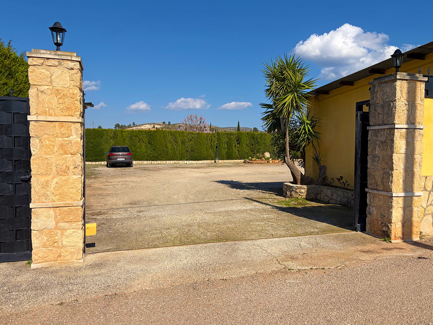 Villa met zwembad en zes slaapkamers in Chella voor €360.000