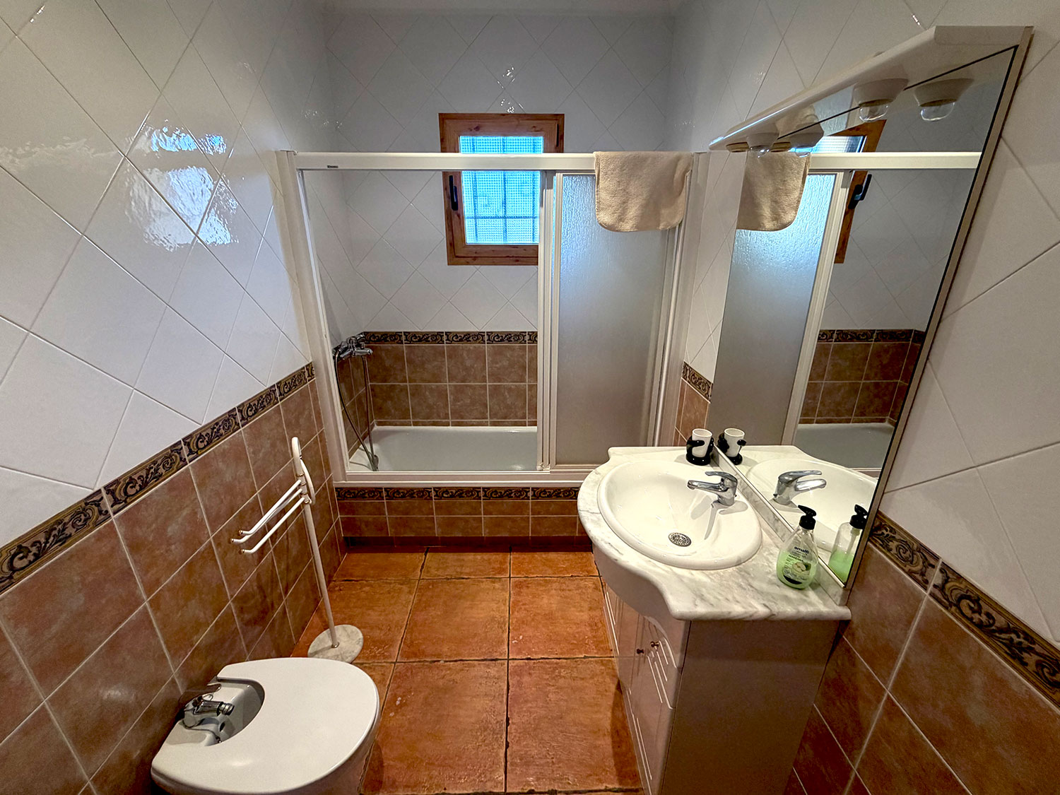 Villa met zwembad en zes slaapkamers in Chella voor €360.000