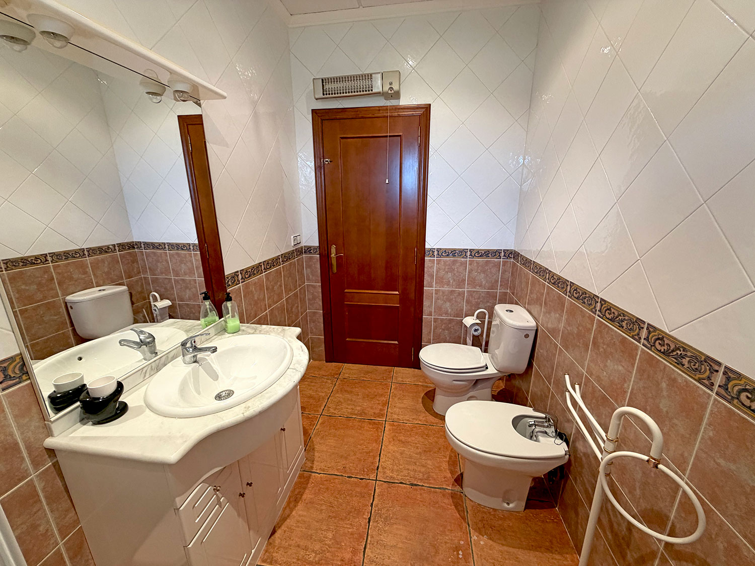 Villa met zwembad en zes slaapkamers in Chella voor €360.000