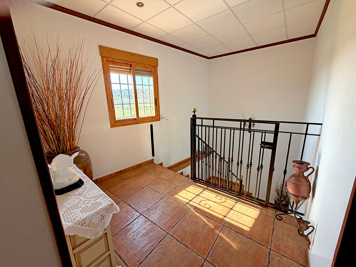 Villa met zwembad en zes slaapkamers in Chella voor €360.000