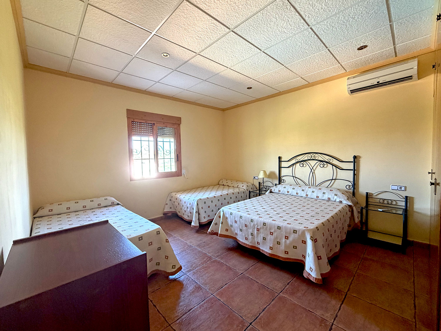 Villa met zwembad en zes slaapkamers in Chella voor €360.000