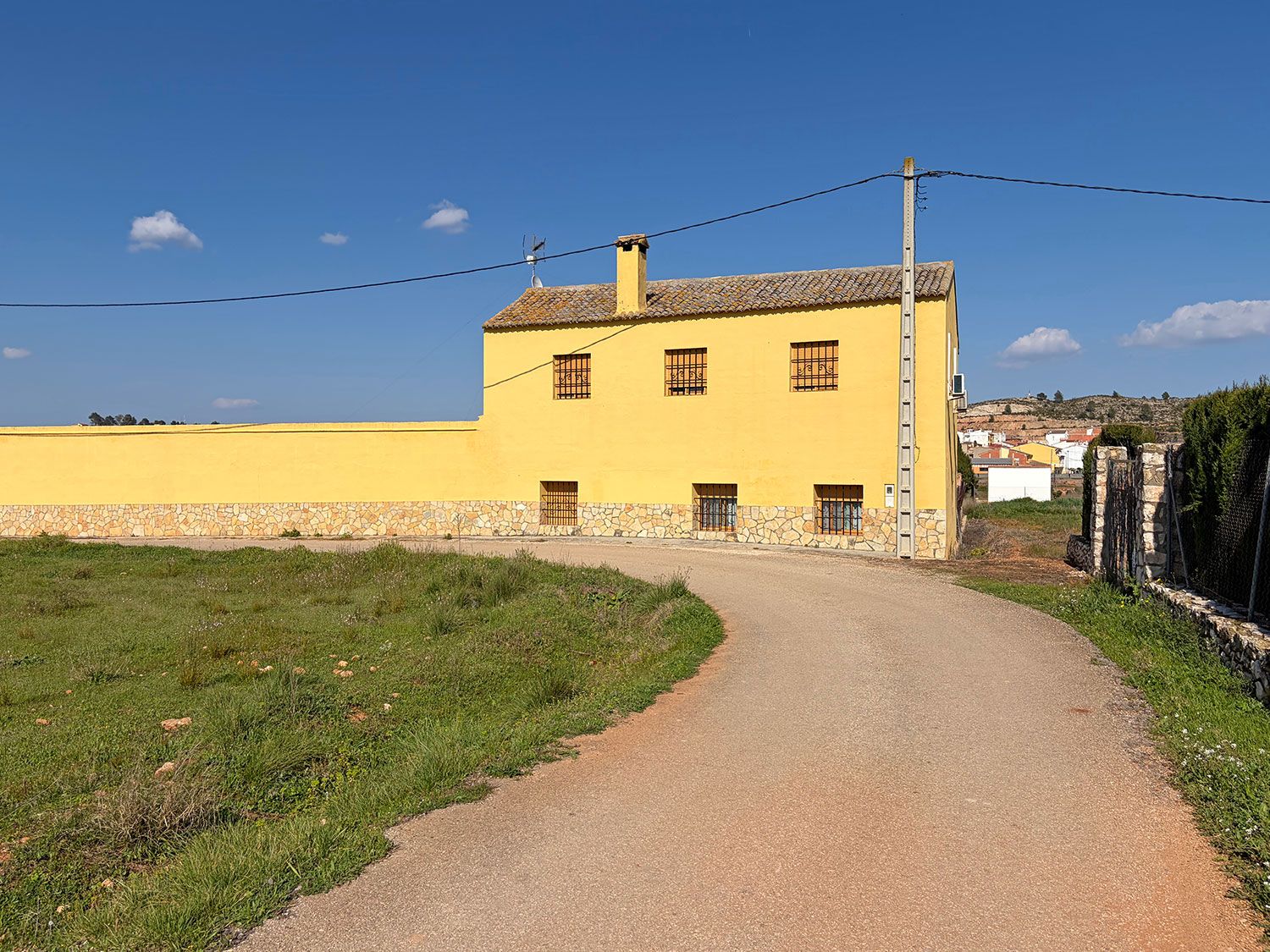 Villa met zwembad en zes slaapkamers in Chella voor €360.000