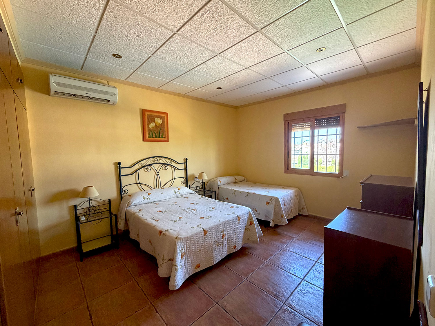 Villa met zwembad en zes slaapkamers in Chella voor €360.000