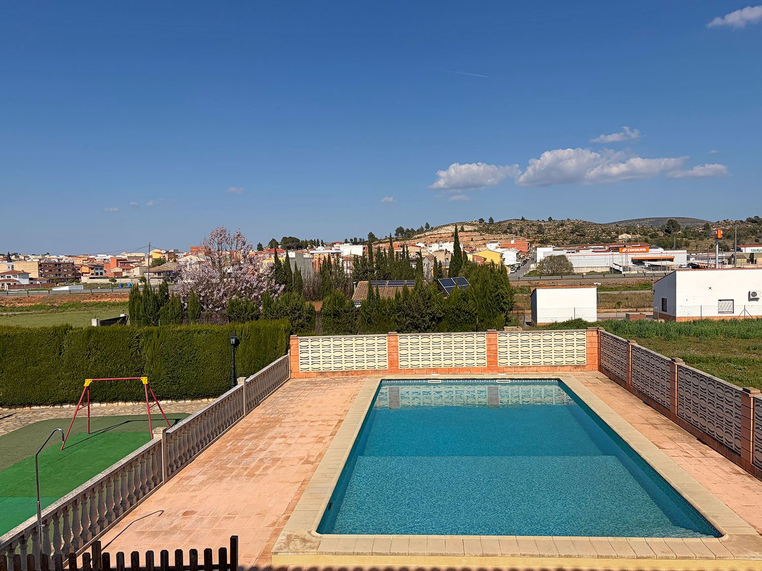 Villa met zwembad en zes slaapkamers in Chella voor €360.000