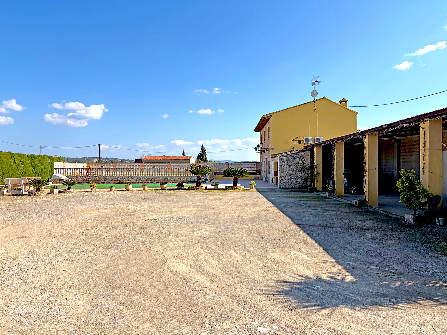 Villa met zwembad en zes slaapkamers in Chella voor €360.000