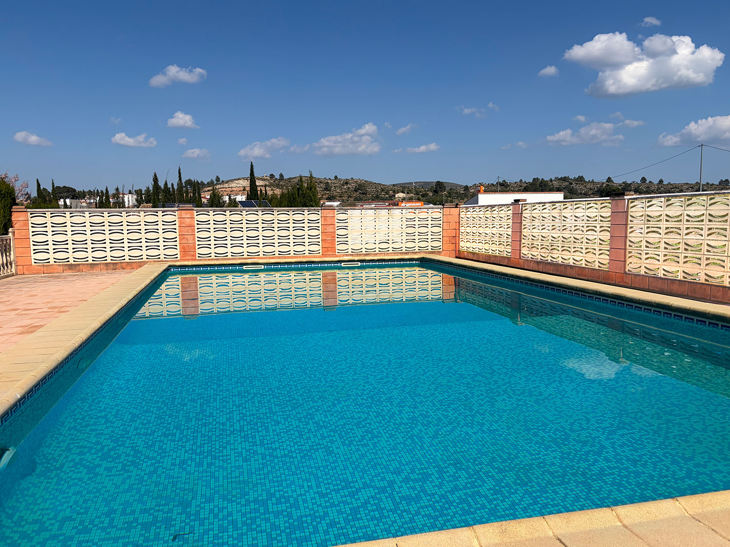 Villa met zwembad en zes slaapkamers in Chella voor €360.000