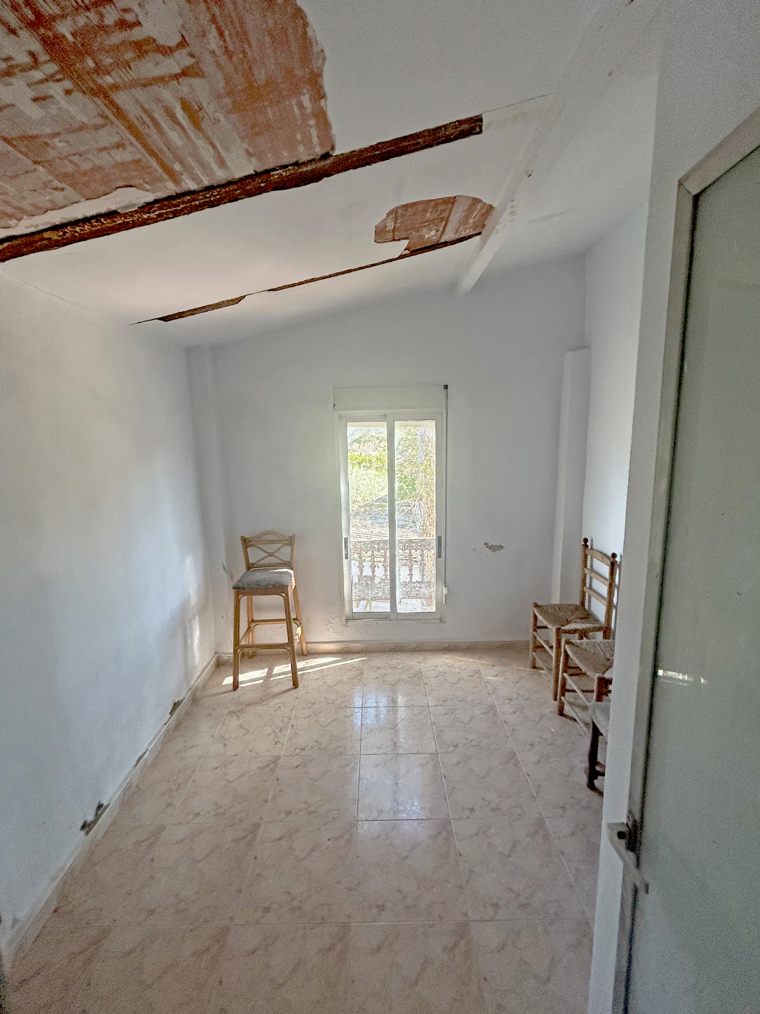 Finca op 6.588 m2 grond met loods te koop voor 220.000 euro