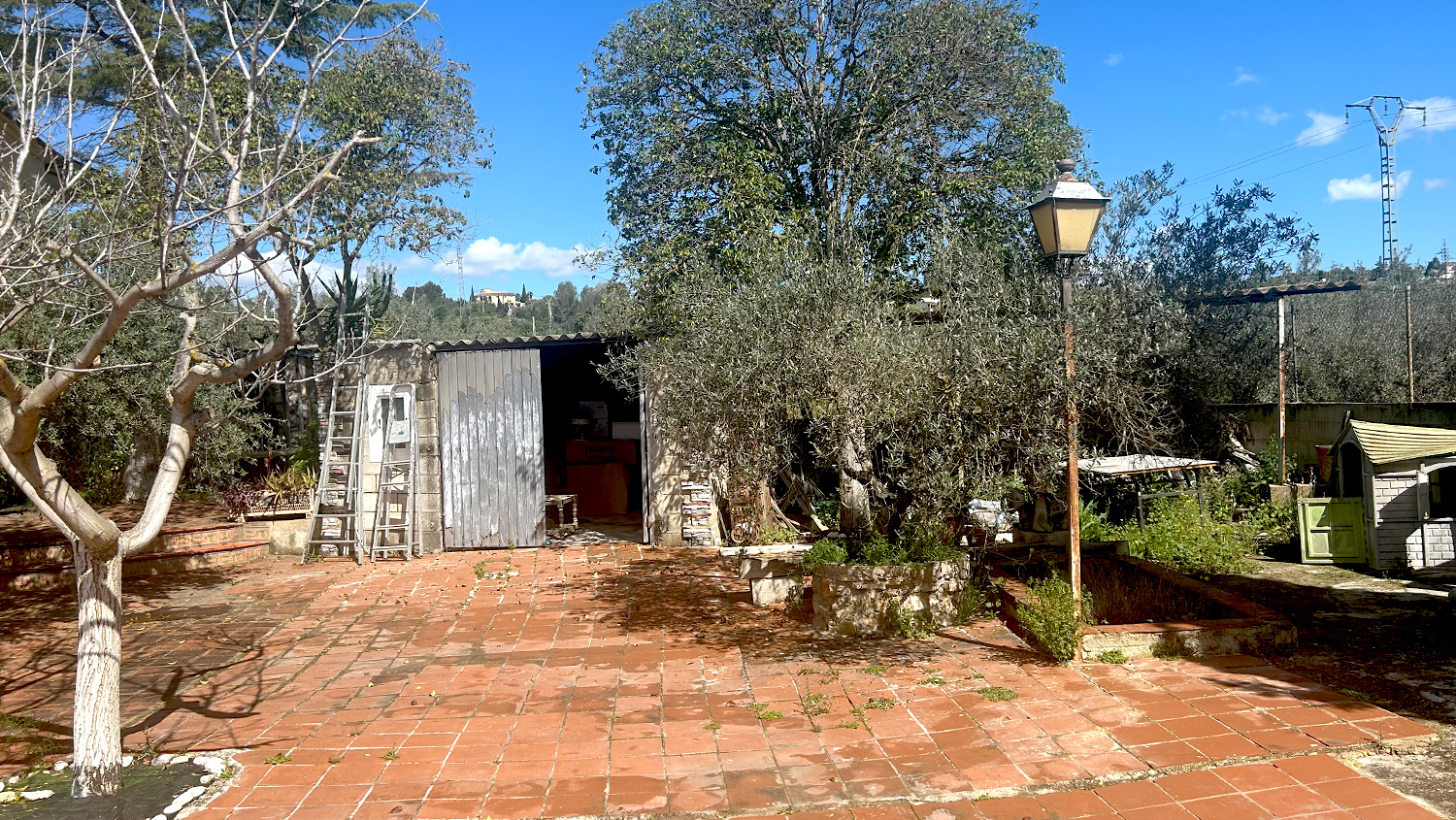 Finca op 6.588 m2 grond met loods te koop voor 220.000 euro