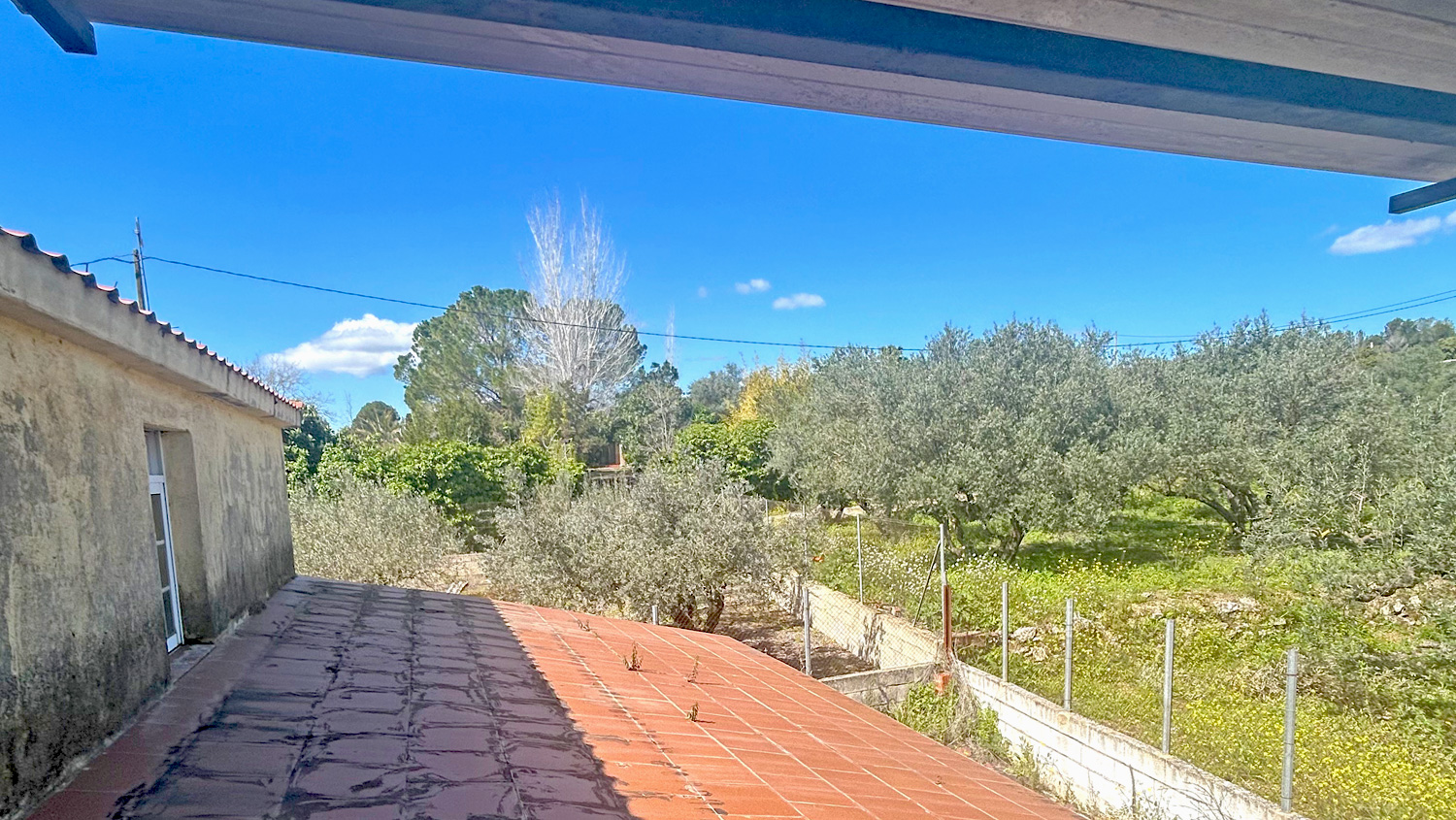 Finca op 6.588 m2 grond met loods te koop voor 220.000 euro