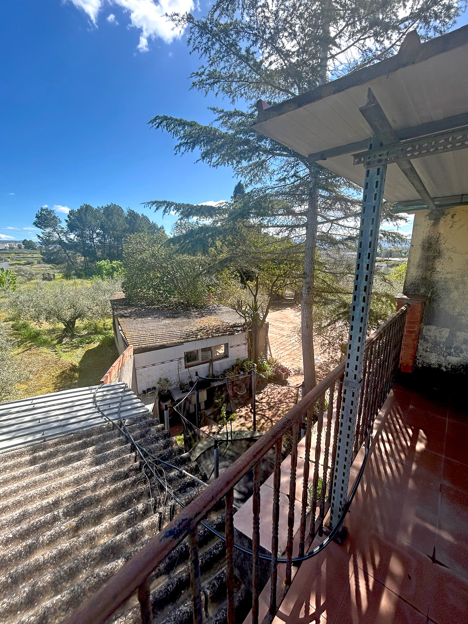 Finca op 6.588 m2 grond met loods te koop voor 220.000 euro