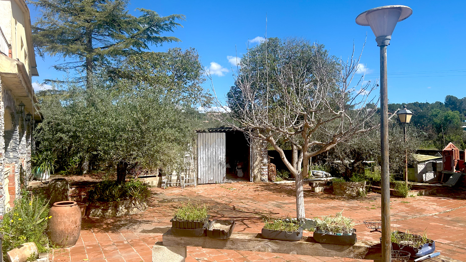 Finca op 6.588 m2 grond met loods te koop voor 220.000 euro