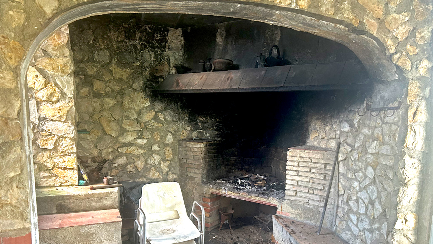 Finca op 6.588 m2 grond met loods te koop voor 220.000 euro