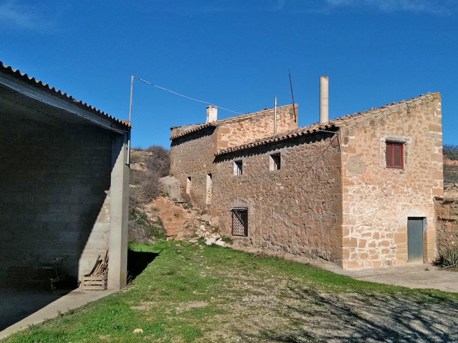 Finca op 54,283 m2 grond te koop aan de rivier de Ebro in Caspe