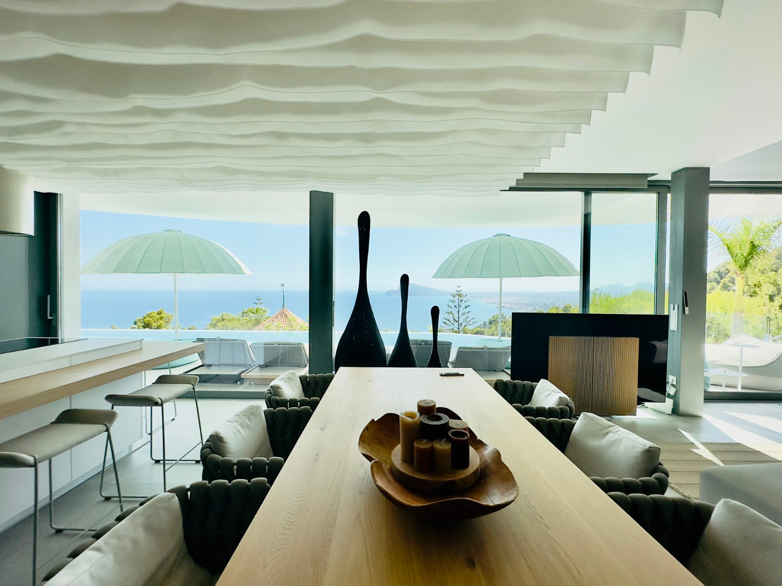 5 slaapkamer, 5 badkamer paleis van 300 m2 met panoramisch zeezicht!!