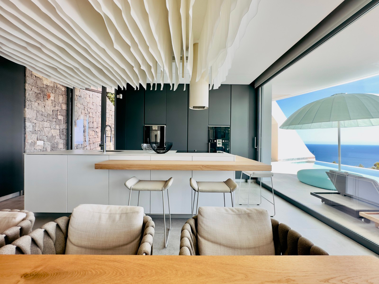 5 slaapkamer, 5 badkamer paleis van 300 m2 met panoramisch zeezicht!!