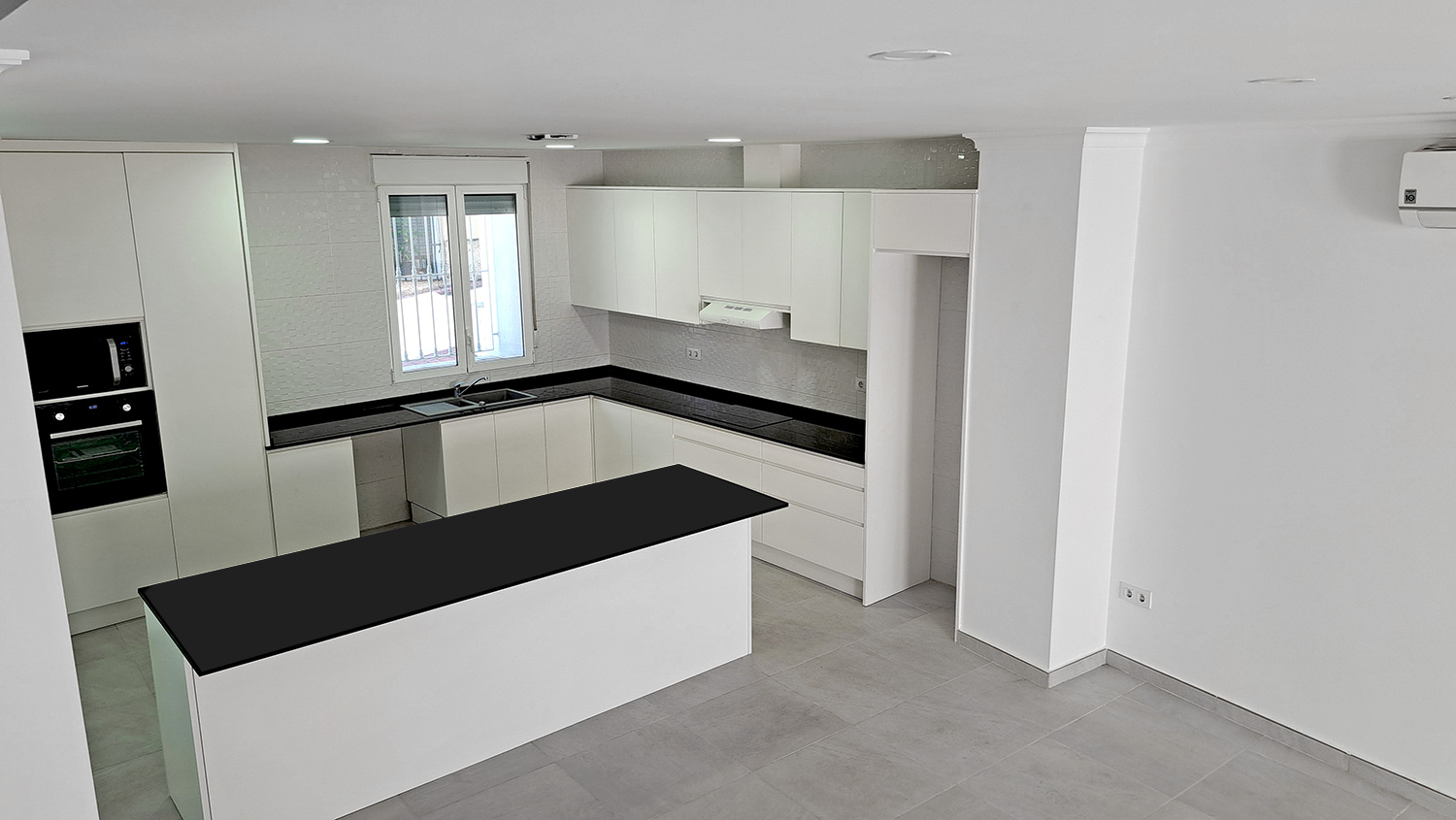 Grote dorpswoning in Benidoleig te koop!