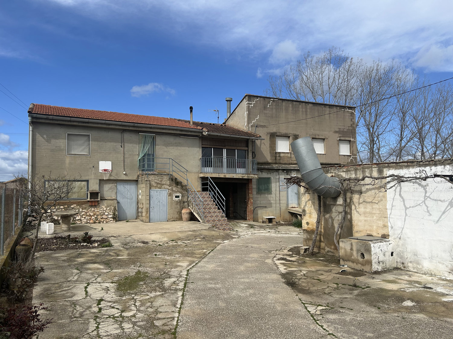 Konijnenboerderij tussen Bolbaite en Navarrs 