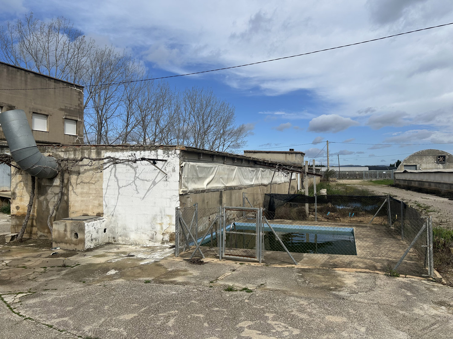 Konijnenboerderij tussen Bolbaite en Navarrs 