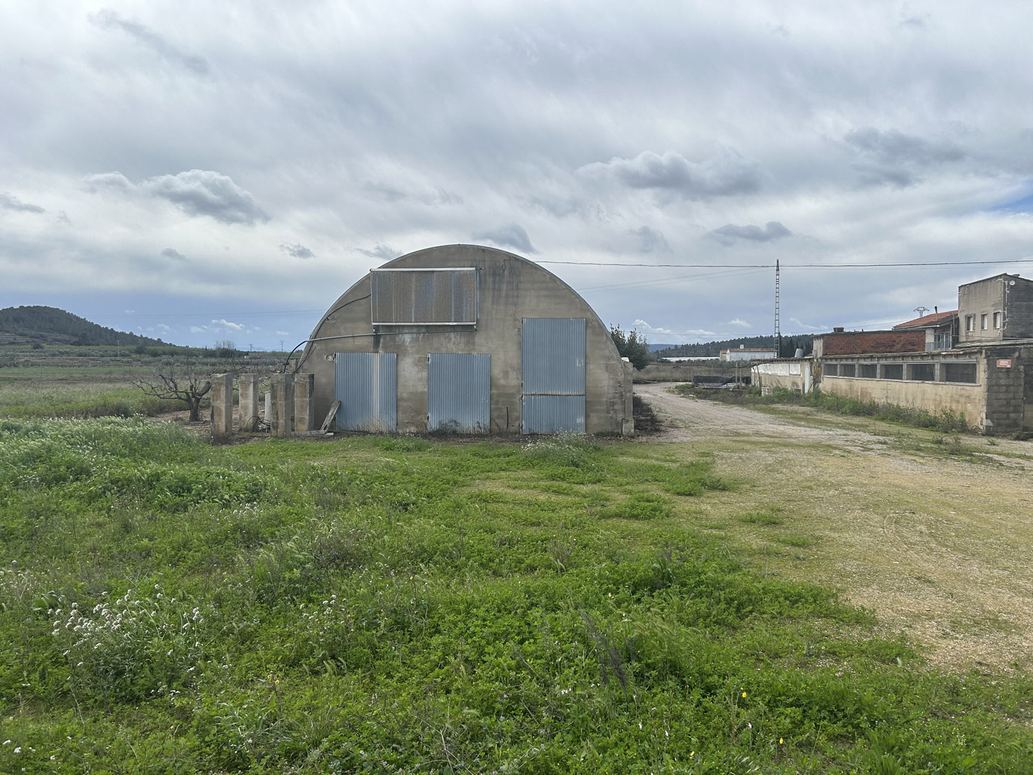 Konijnenboerderij tussen Bolbaite en Navarrs 