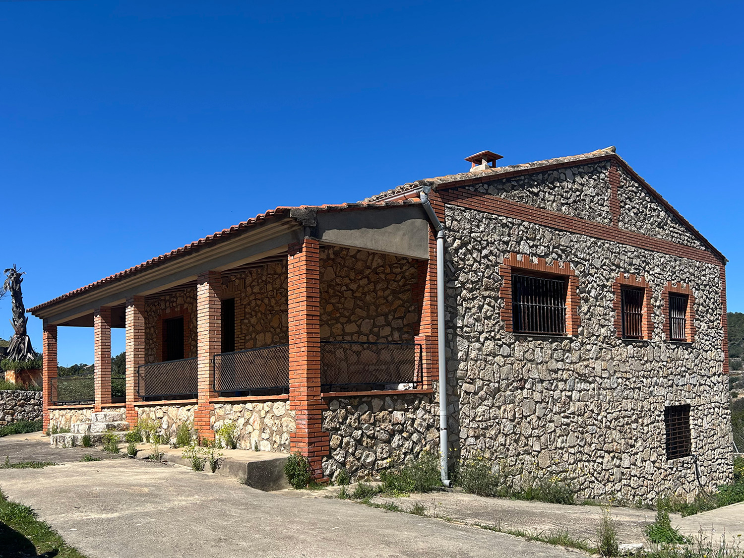 Chella project woning met zwembad op 26.000 m2 grond met sinaasappelbomen