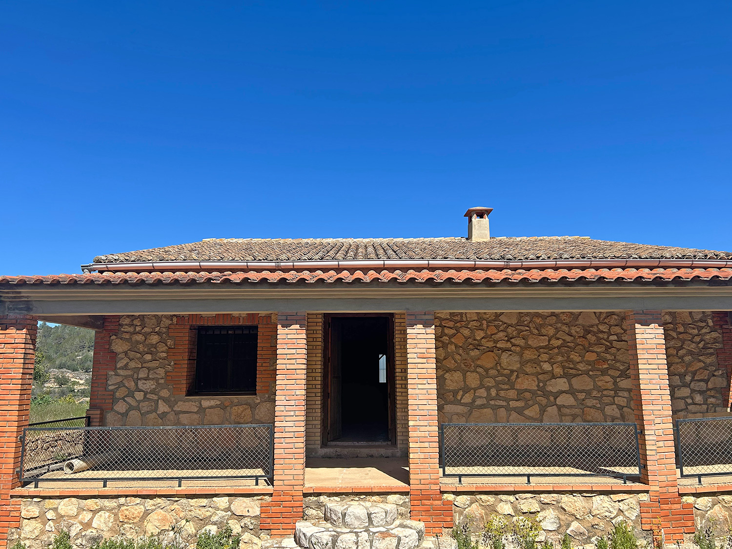Chella project woning met zwembad op 26.000 m2 grond met sinaasappelbomen