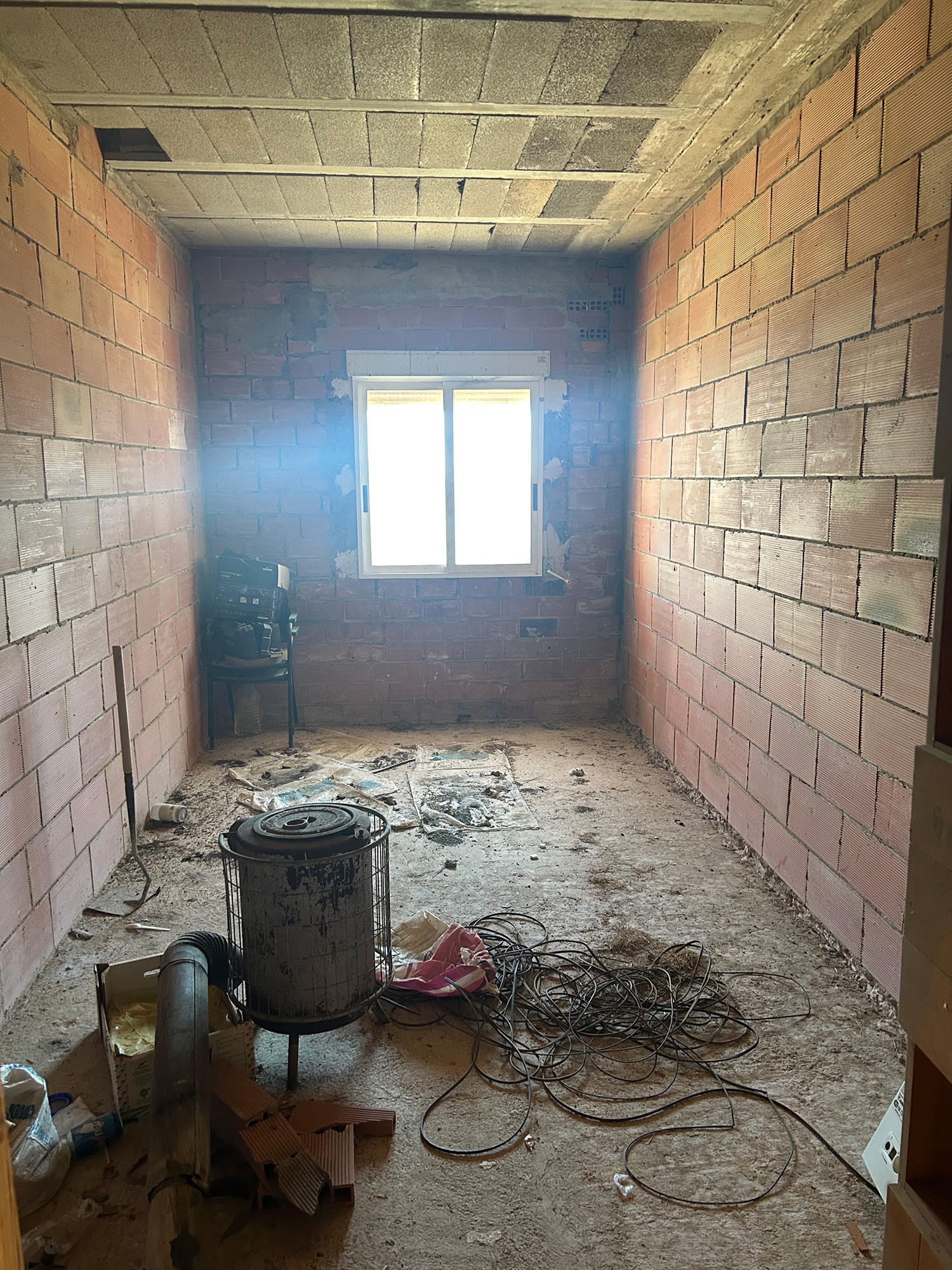 Chella project woning met zwembad op 26.000 m2 grond met sinaasappelbomen