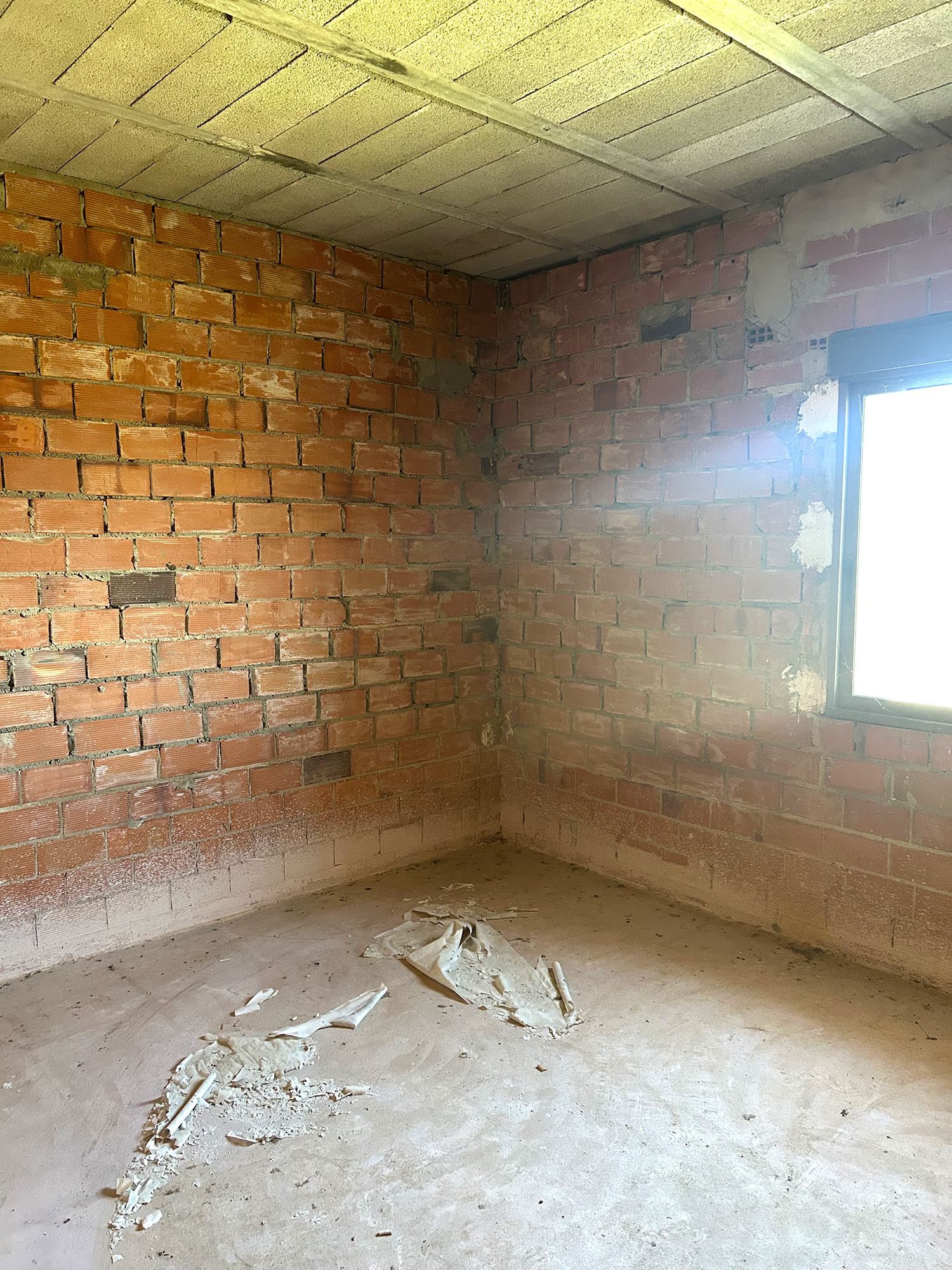 Chella project woning met zwembad op 26.000 m2 grond met sinaasappelbomen