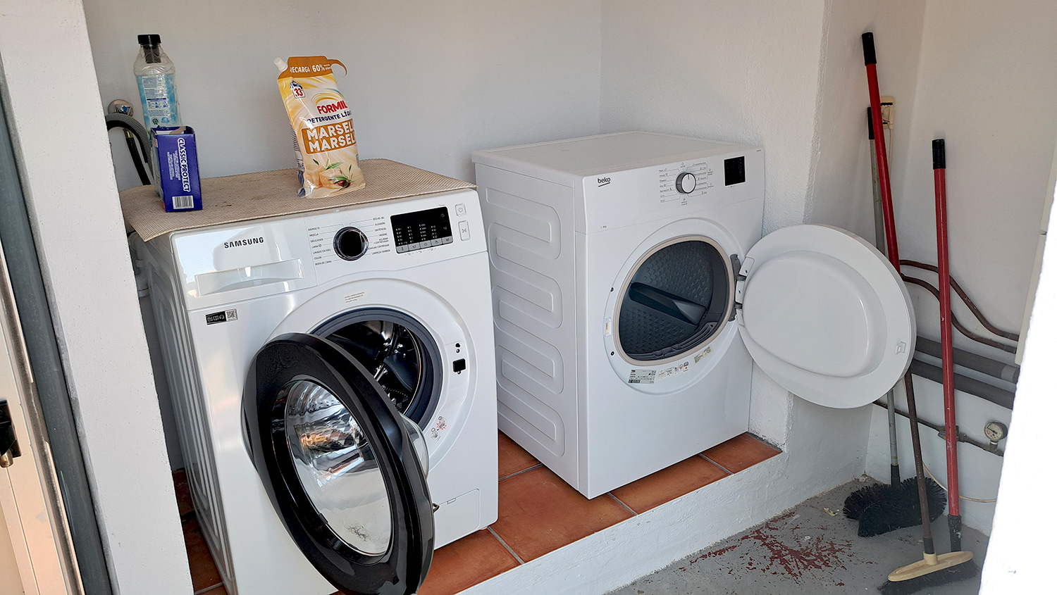 Vrijstaande villa met zwembad in Sanet y Negrals te koop!