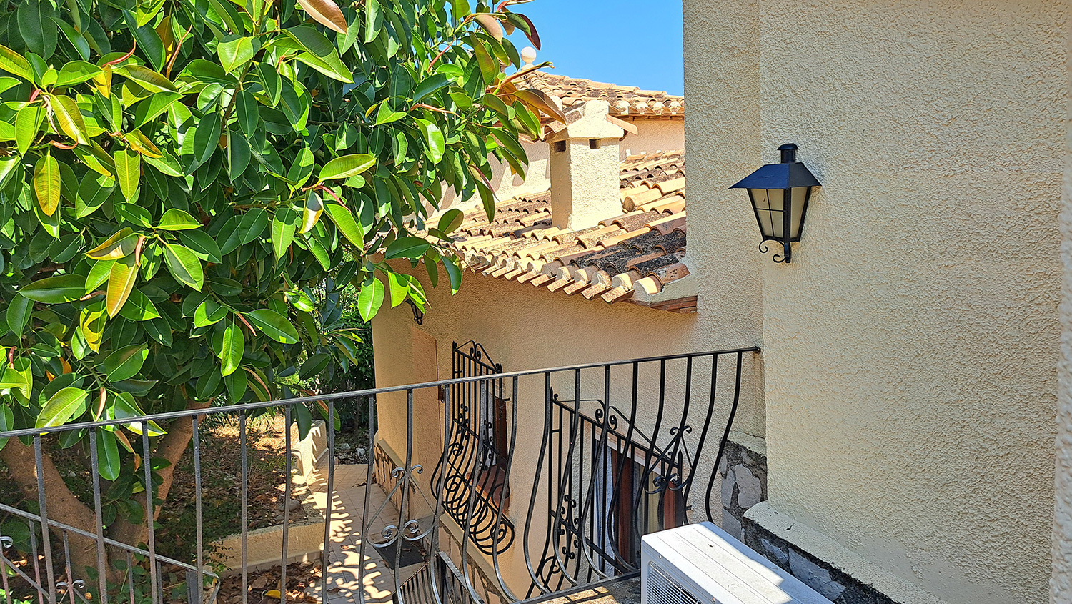Vrijstaande villa op 5.5 km van het strand van Denia te koop