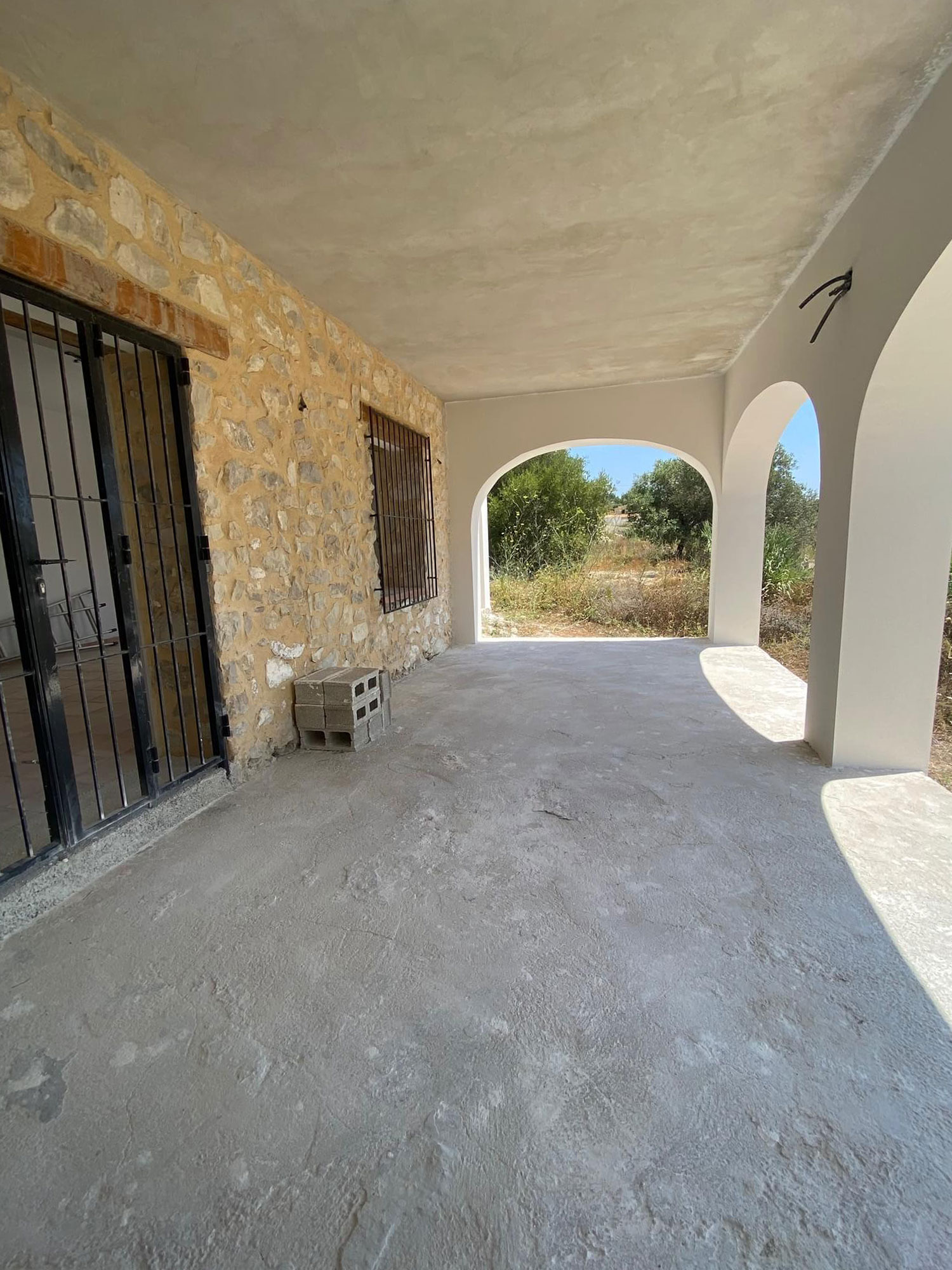 Te koop: fors gerenoveerde, maar nog af te bouwen finca in Benissa