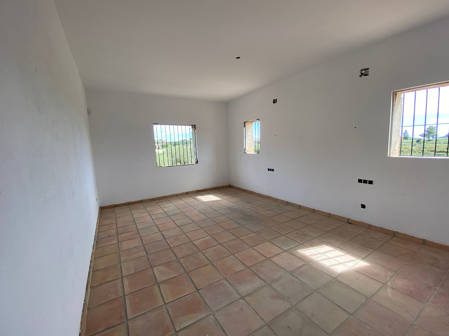 Te koop: fors gerenoveerde, maar nog af te bouwen finca in Benissa